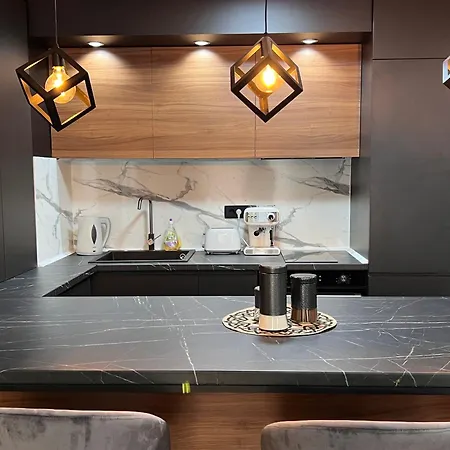 Compass 1 Apartment *